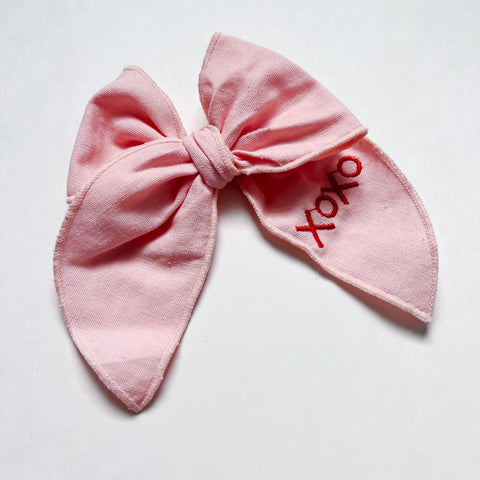 xoxo linen bow