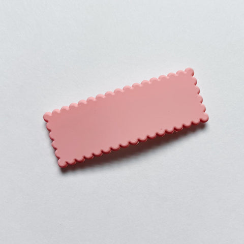 pink scalloped snap clip