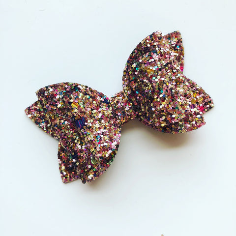 buried treasure glitter bow