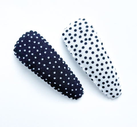 black + white dot snap clip set