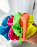 light up scrunchie (pink)